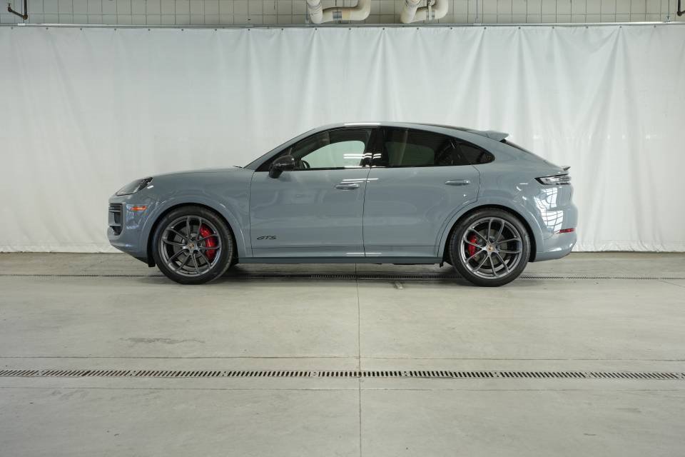 New 2025 Porsche Cayenne GTS image 2