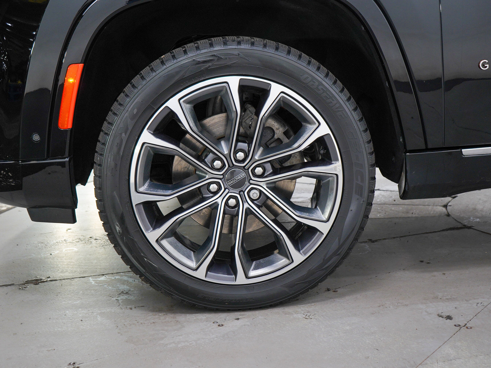 Used 2023 Jeep Grand Wagoneer Series III AWD/4WD image 29