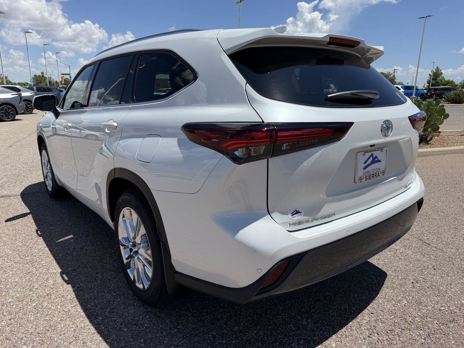 New 2026 Toyota Highlander Limited AWD/4WD image 3