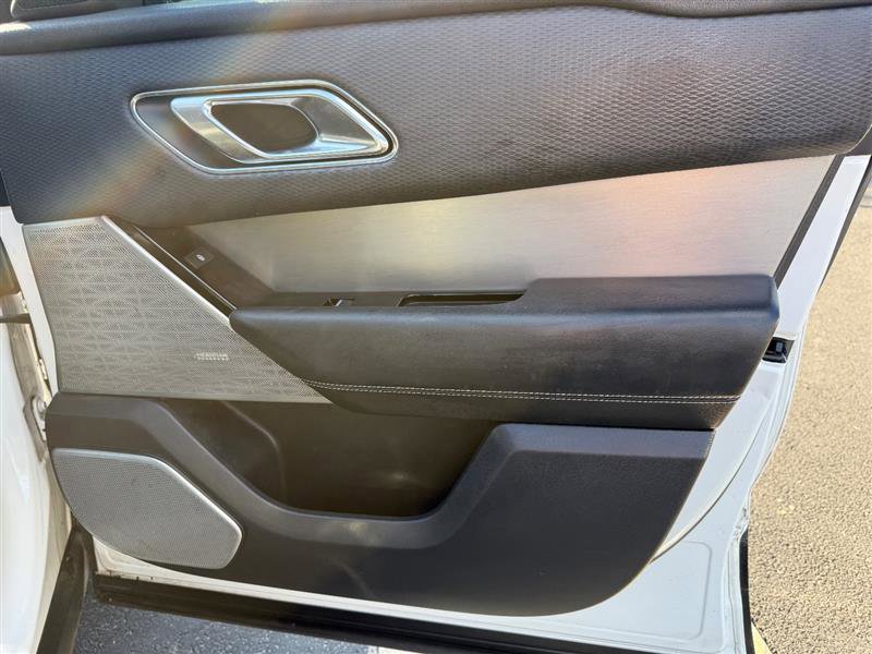 Used 2018 Land Rover Range Rover Velar R-Dynamic SE image 21