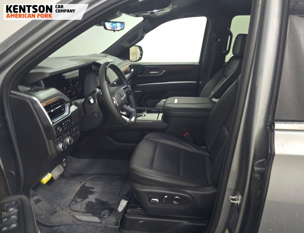 Used 2025 GMC Yukon XL Denali w/ Advanced Technology Package image 5