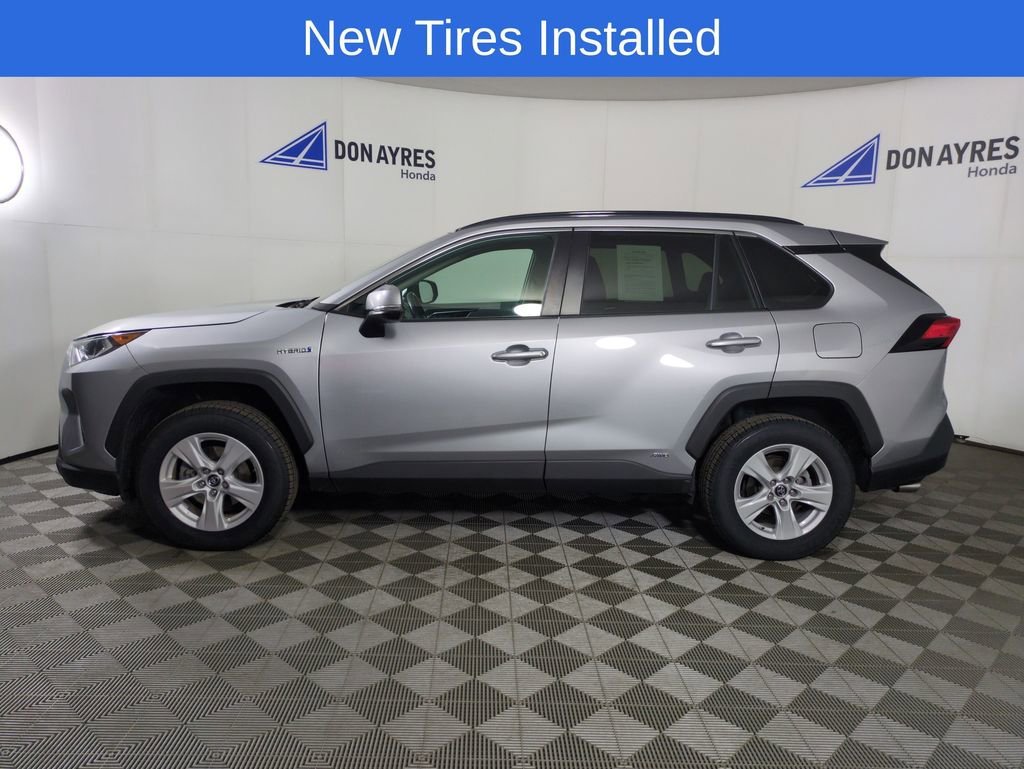 Used 2019 Toyota RAV4 XLE image 2