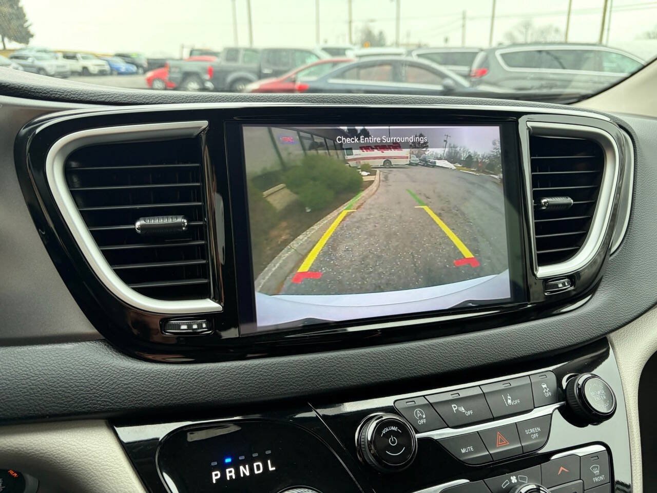 Used 2024 Chrysler Pacifica Touring-L FWD image 26