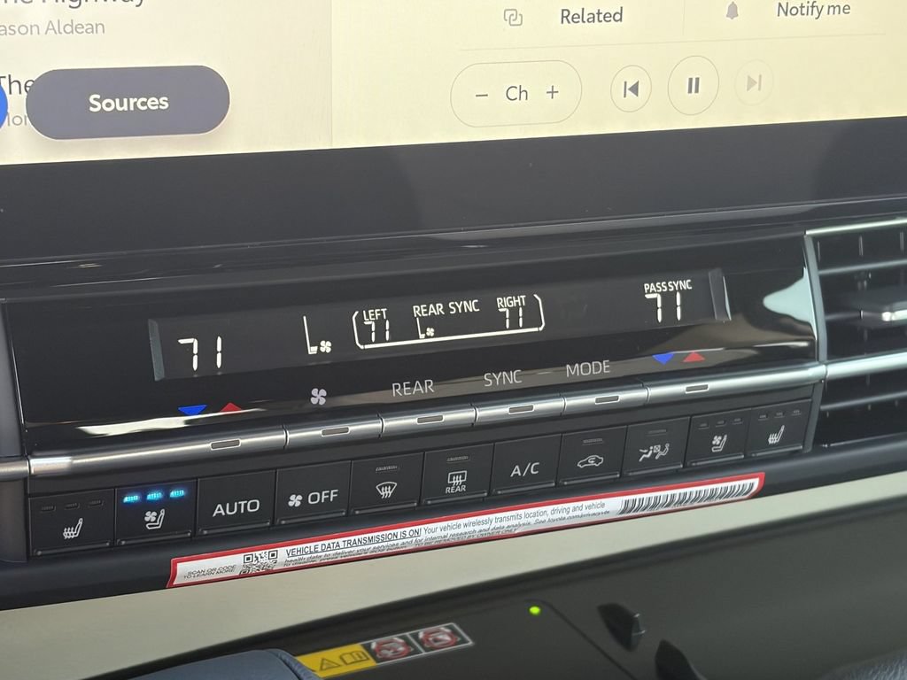 Certified 2026 Toyota Sienna Limited FWD image 30