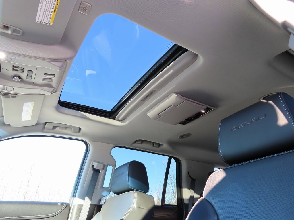 Certified 2018 GMC Yukon Denali w/ Denali Ultimate Package image 5