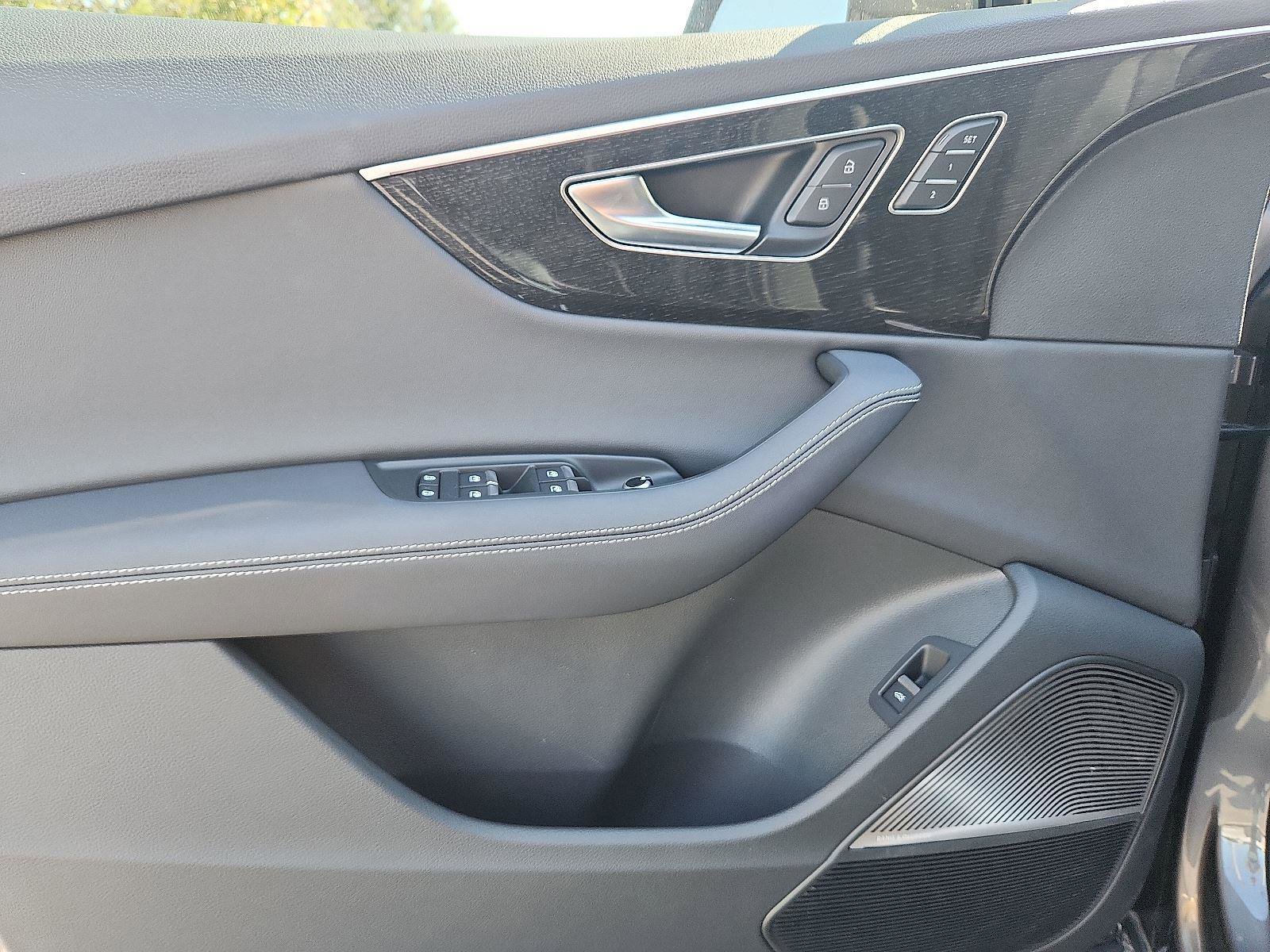 Used 2025 Audi Q7 3.0T Prestige w/ Prestige Package image 12