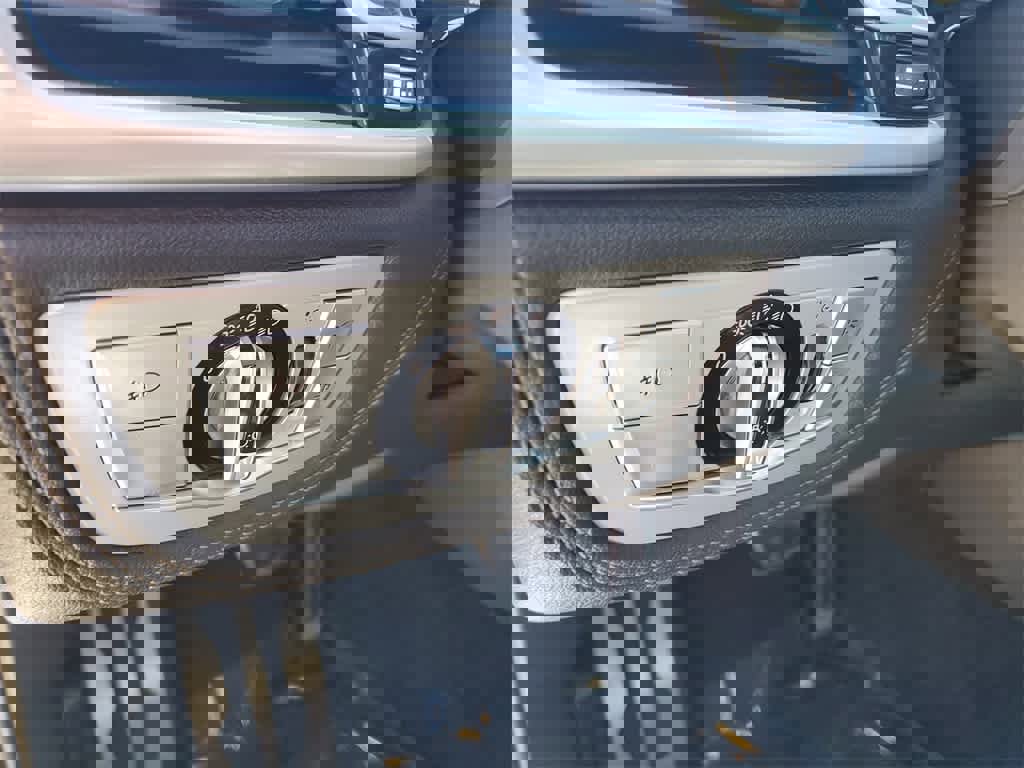 Used 2019 BMW 740i w/ Executive Package image 20