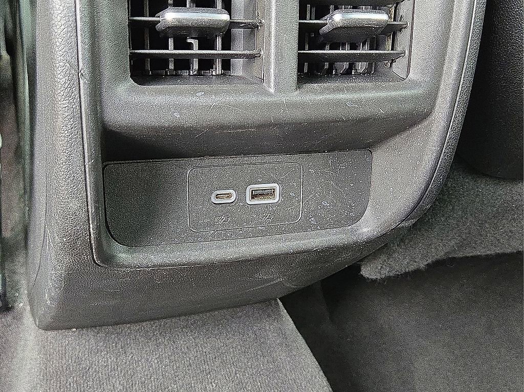 Used 2024 Cadillac XT4 Premium Luxury image 17