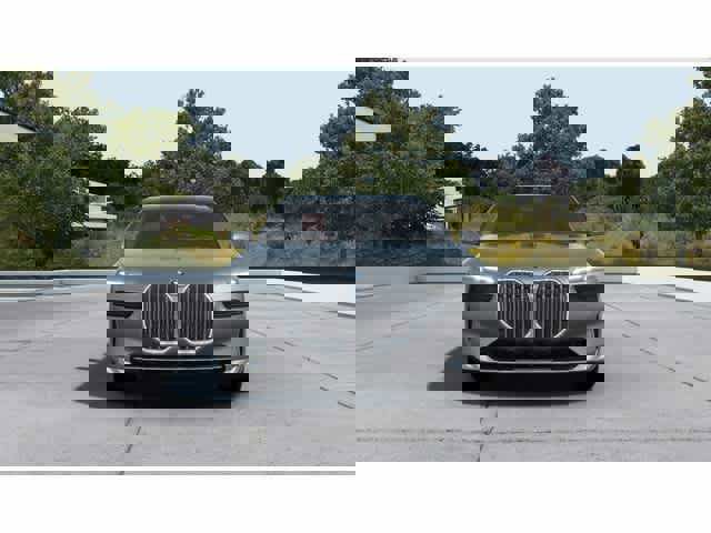 Used 2025 BMW i7 eDrive50 image 3