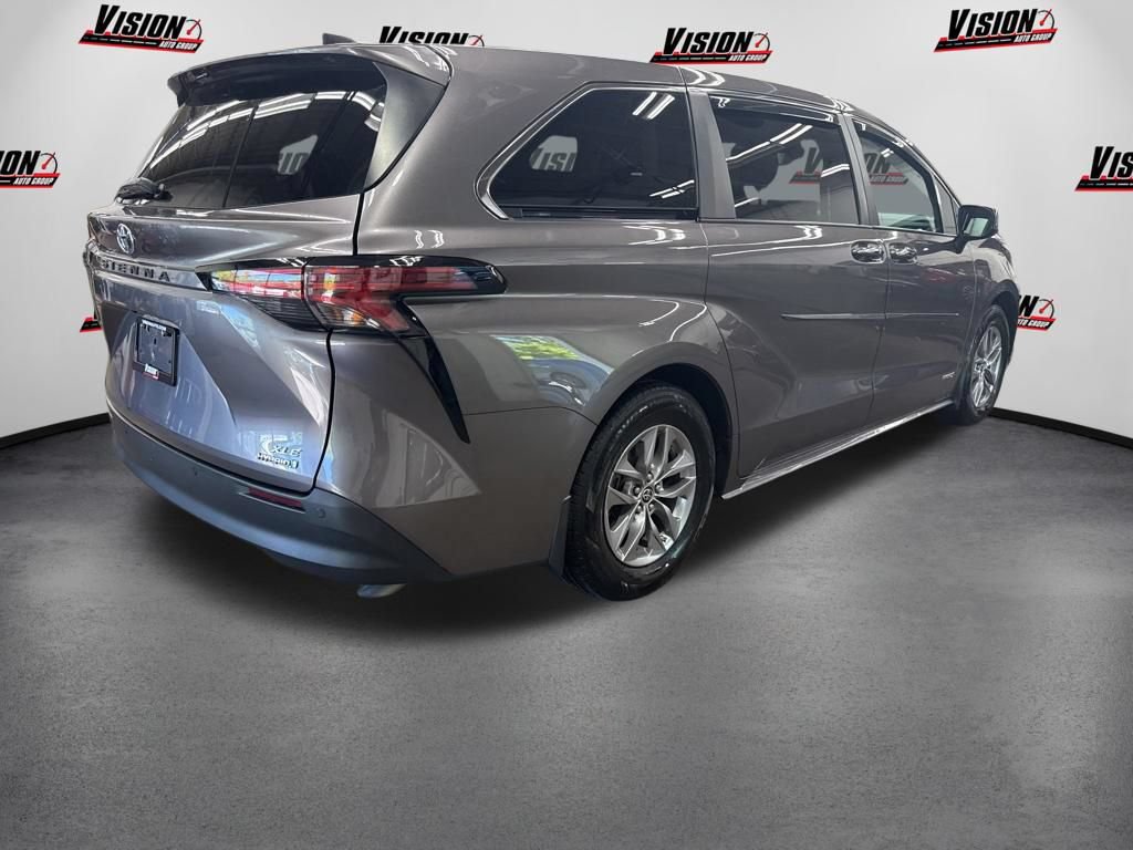 Used 2021 Toyota Sienna XLE FWD image 5