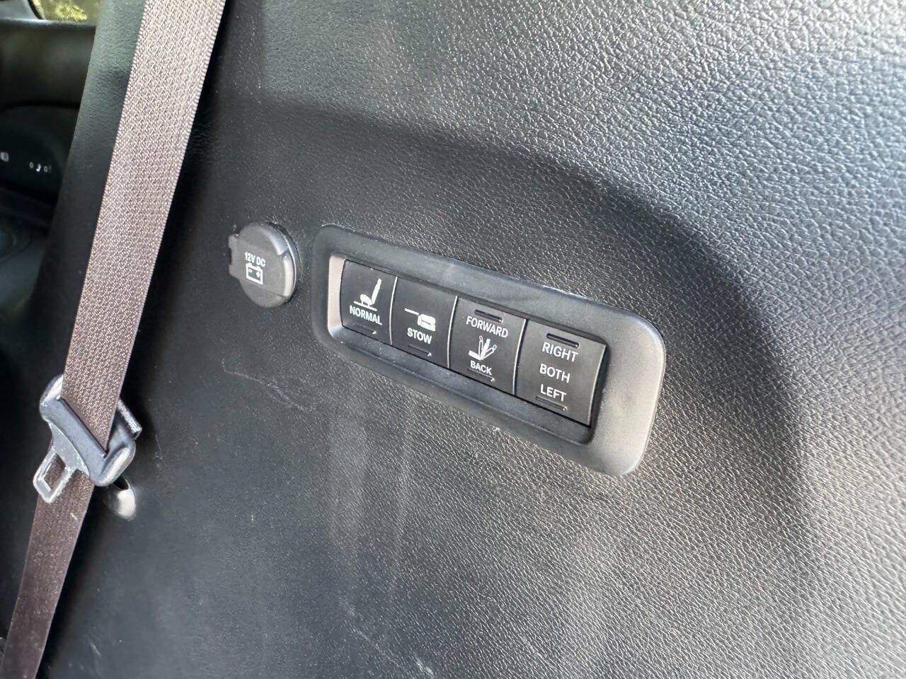 Used 2019 Chrysler Pacifica Limited w/ Advanced Safetytec Group FWD image 45