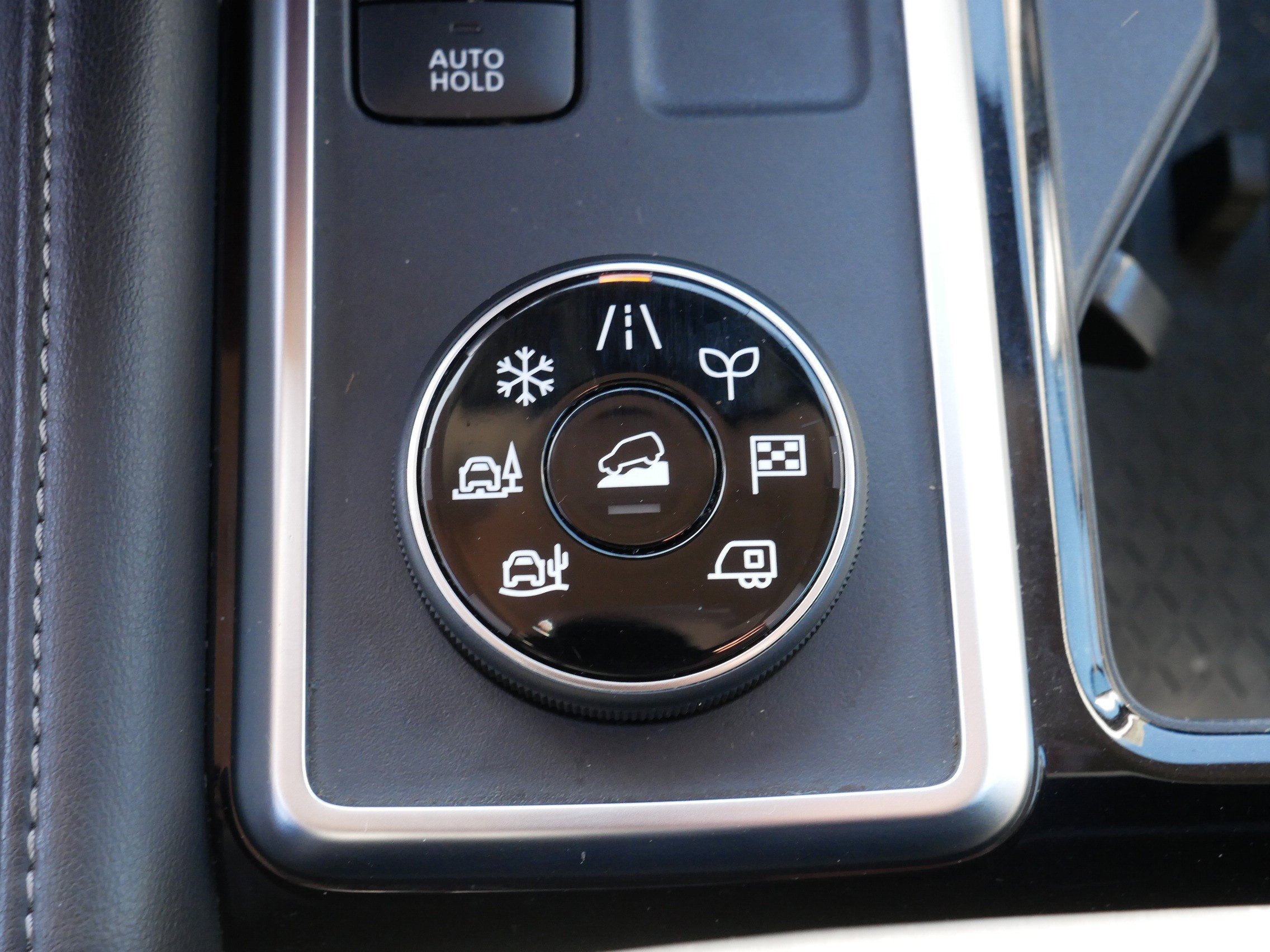 Used 2025 Nissan Pathfinder SV image 31