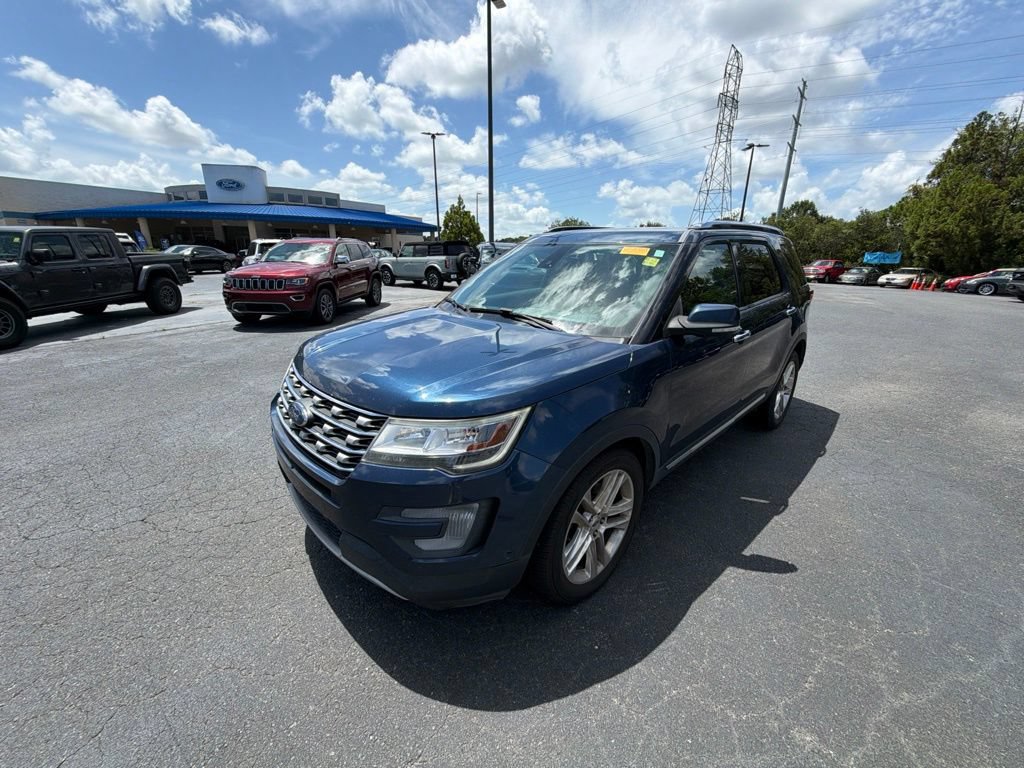 Used 2017 Ford Explorer Limited w/ Equipment Group 301A FWD image 7