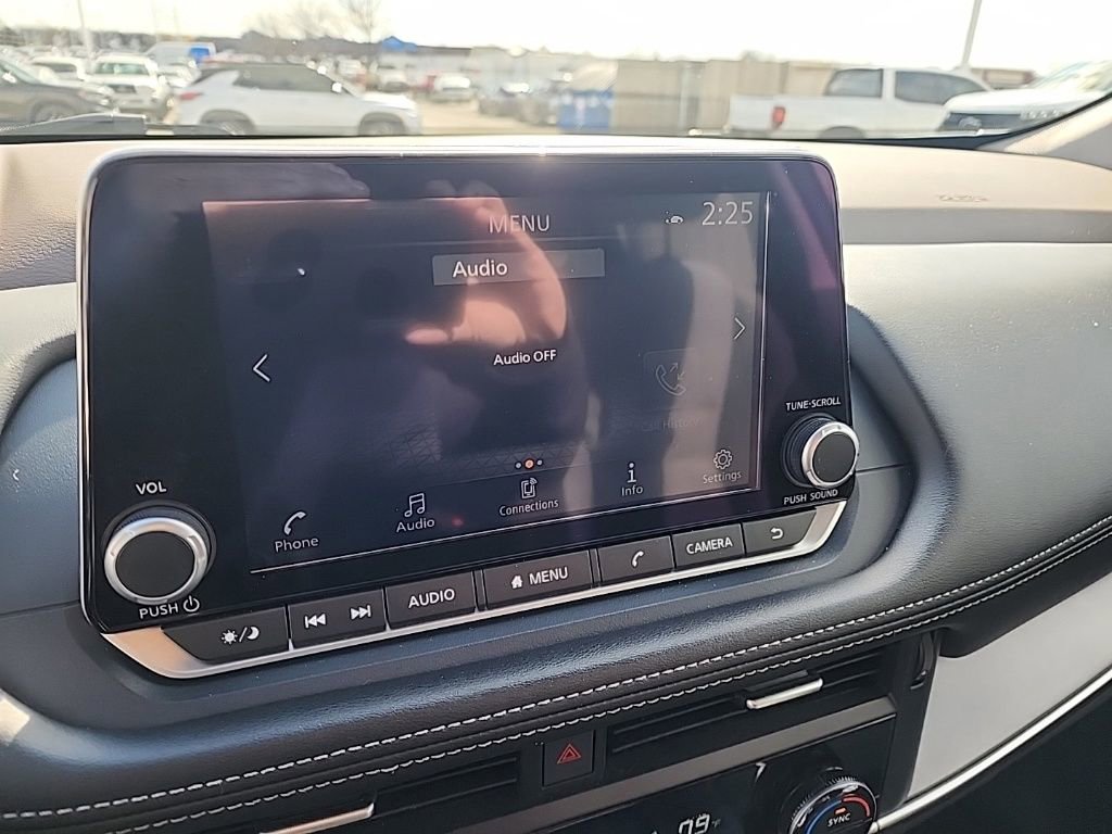 Used 2023 Nissan Rogue SV image 18