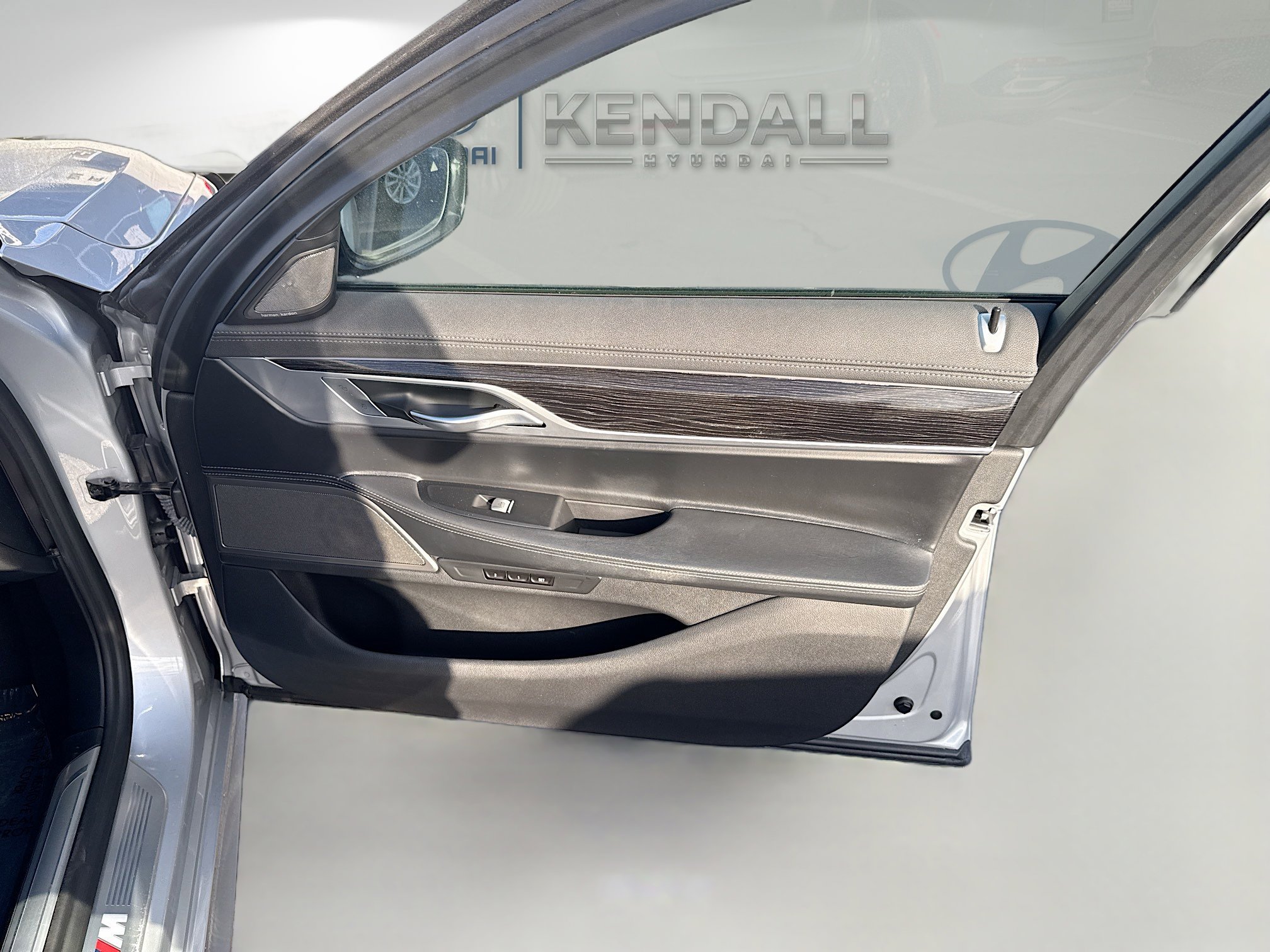 Used 2019 BMW 750i w/ M Sport Package image 33