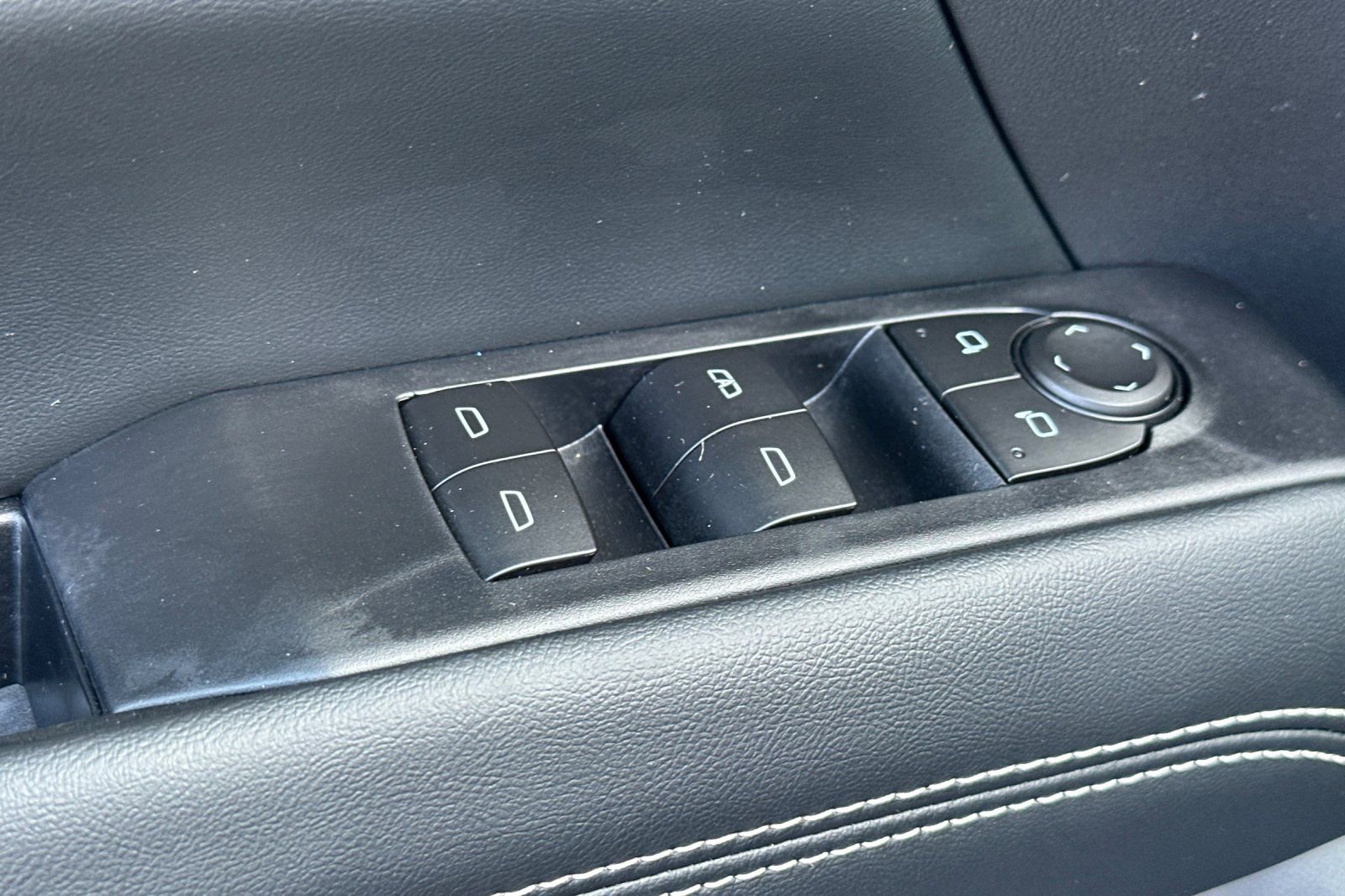 Used 2026 GMC Terrain Elevation w/ Elevation Premium Package FWD image 12