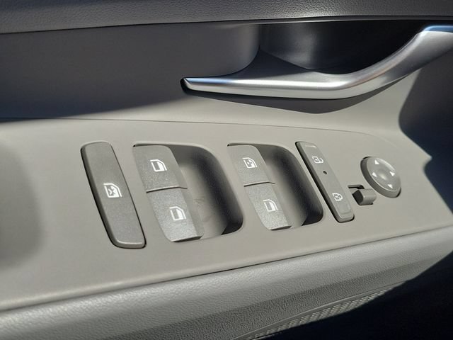 New 2026 Hyundai Elantra Hybrid FWD image 18
