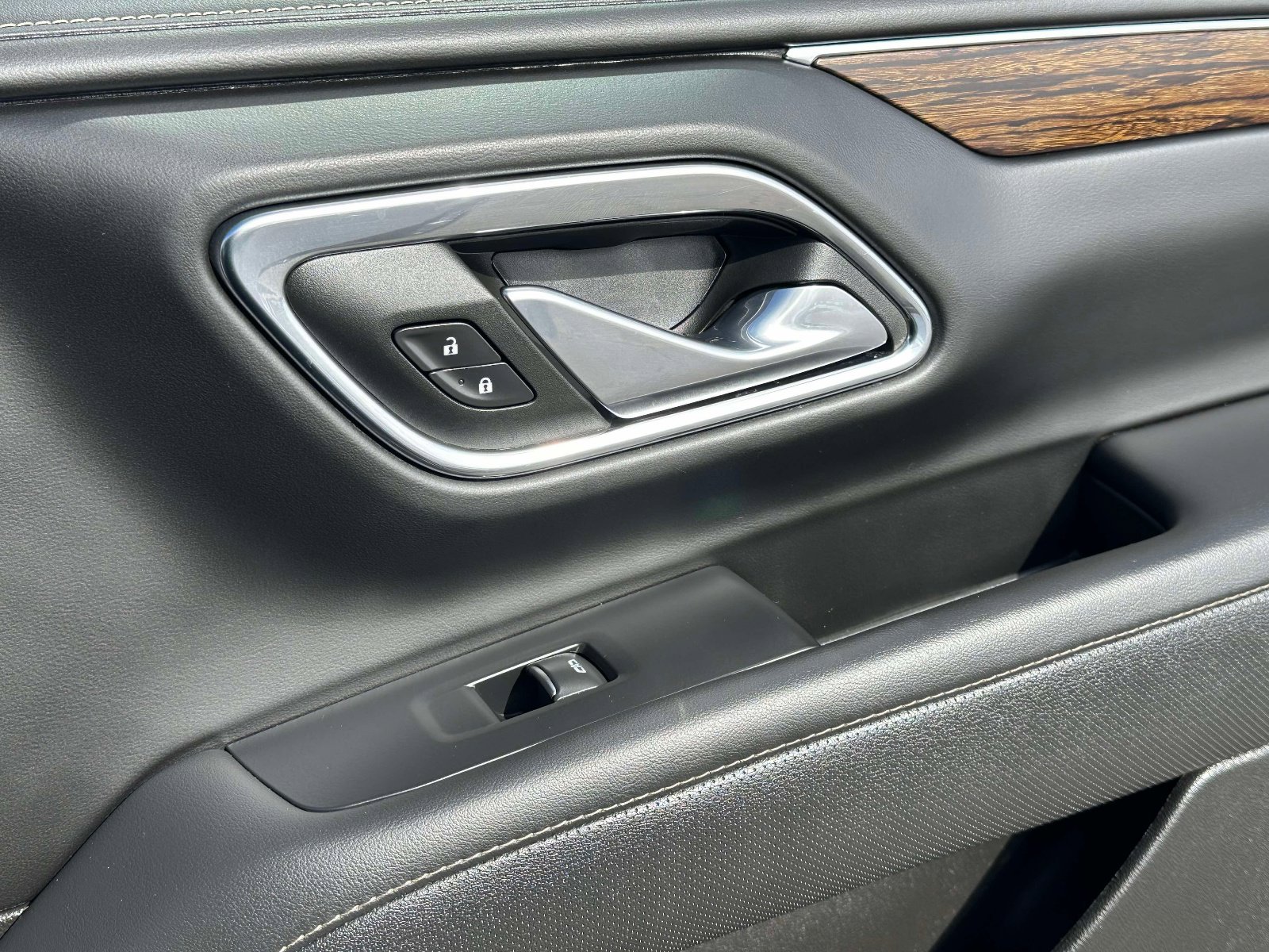 Certified 2023 Chevrolet Suburban Premier image 28