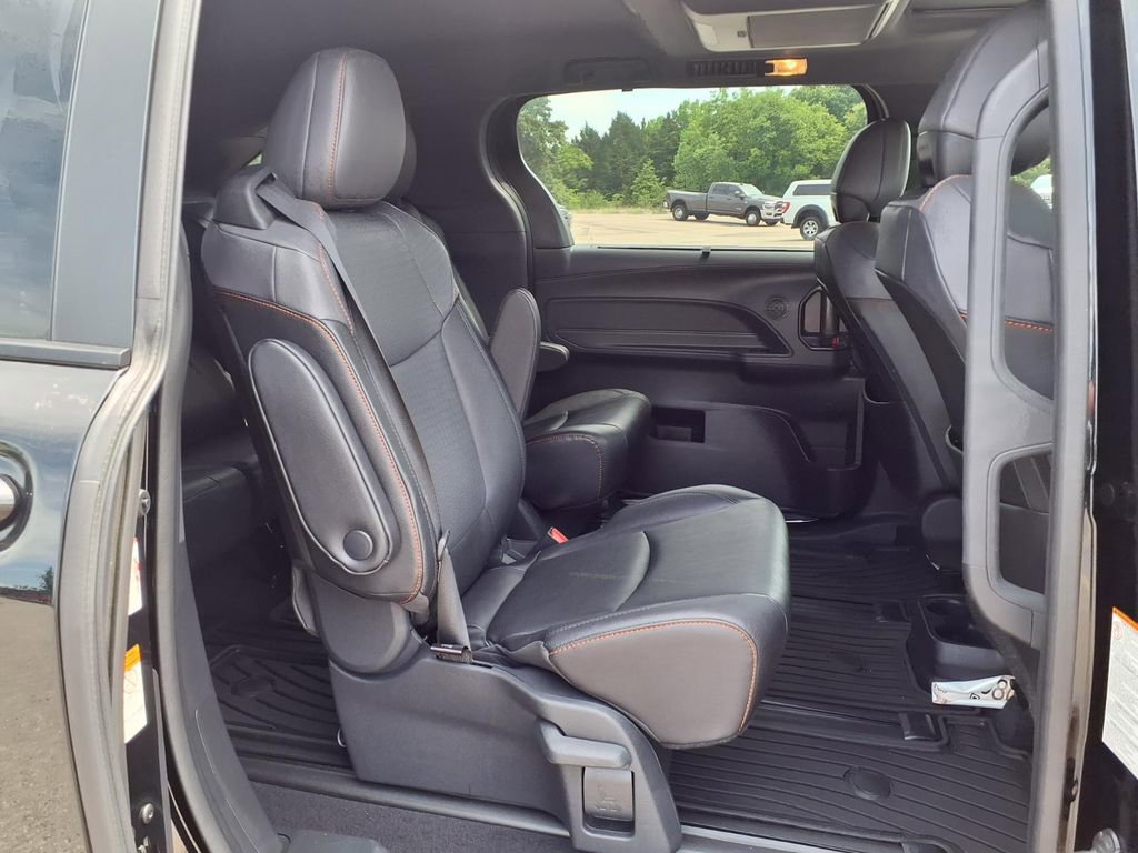 Used 2023 Toyota Sienna XSE w/ XSE Plus Package AWD/4WD image 14