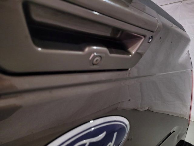 Used 2015 Ford F150 Lariat w/ Max Trailer Tow Package image 9