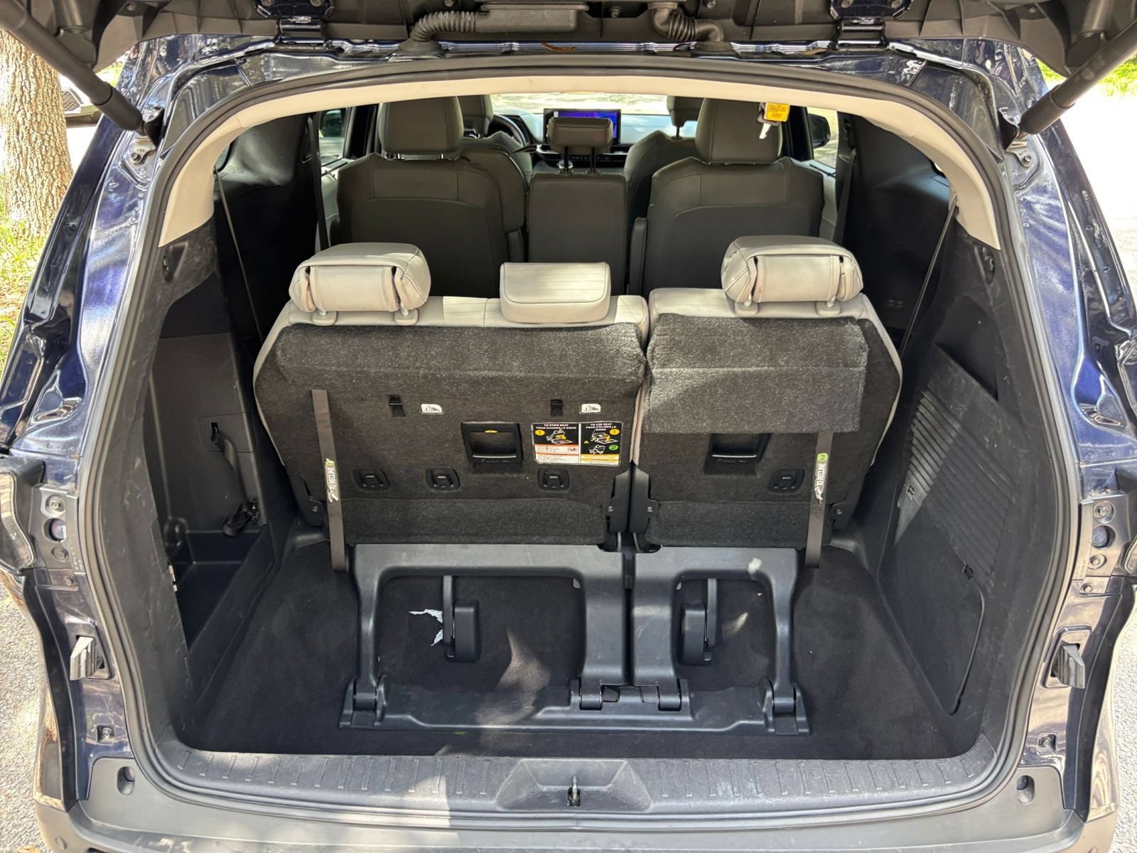 Used 2025 Toyota Sienna XLE FWD image 35