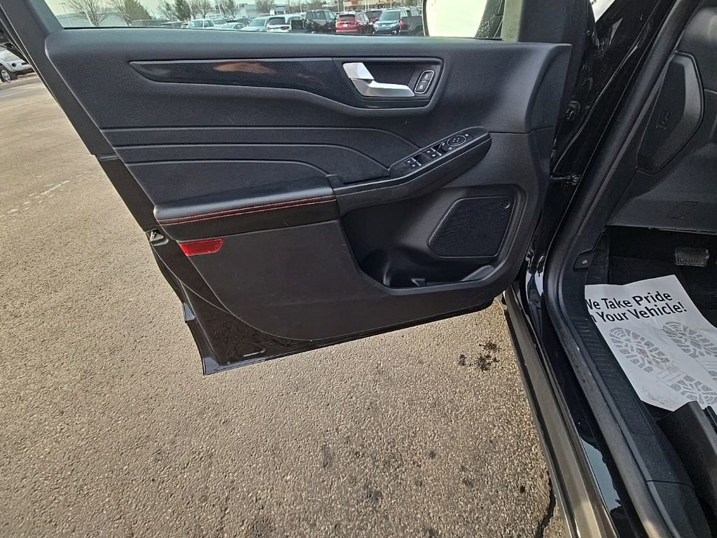 Used 2025 Ford Escape ST-Line FWD image 11