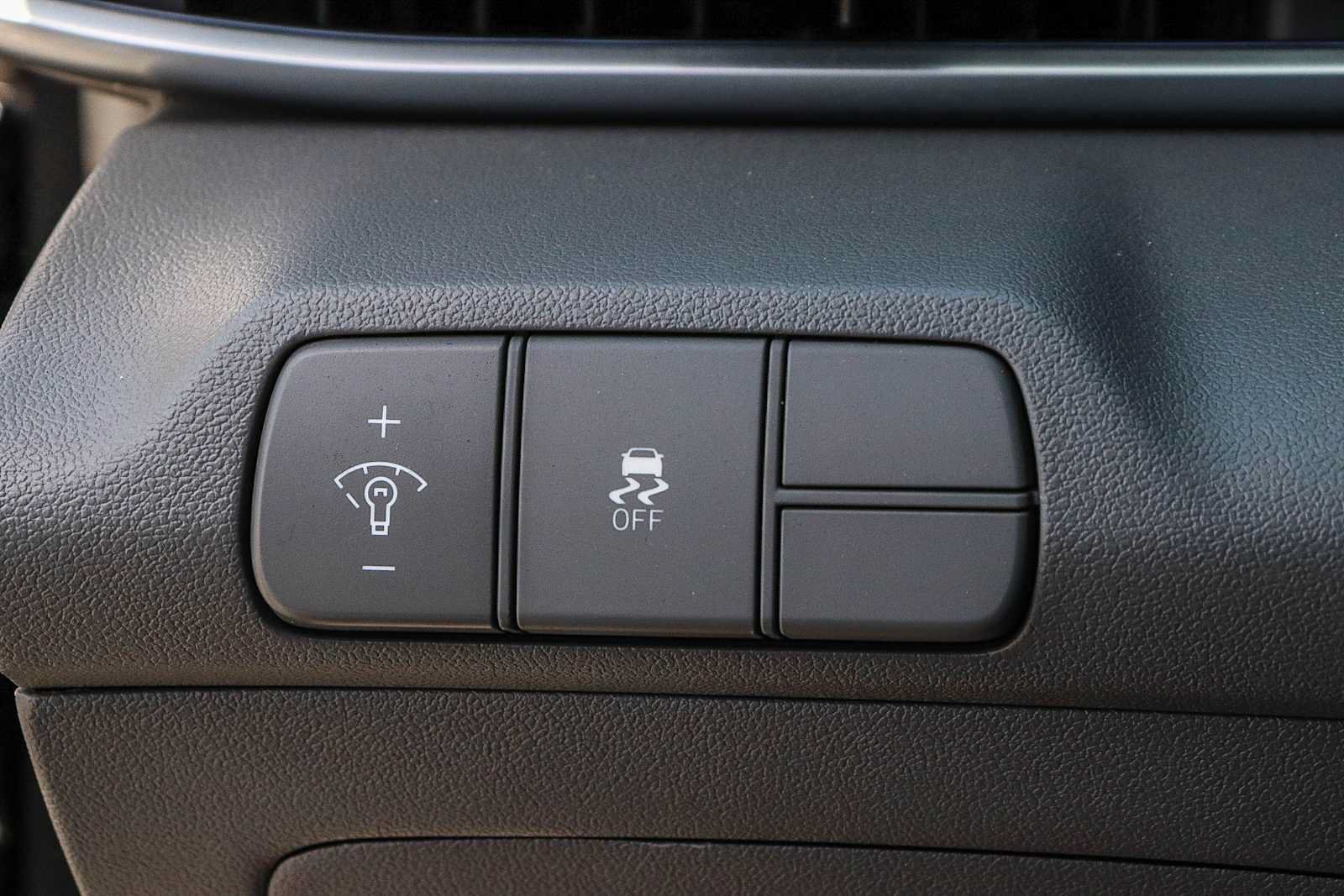 Used 2025 Hyundai Elantra SEL FWD image 31