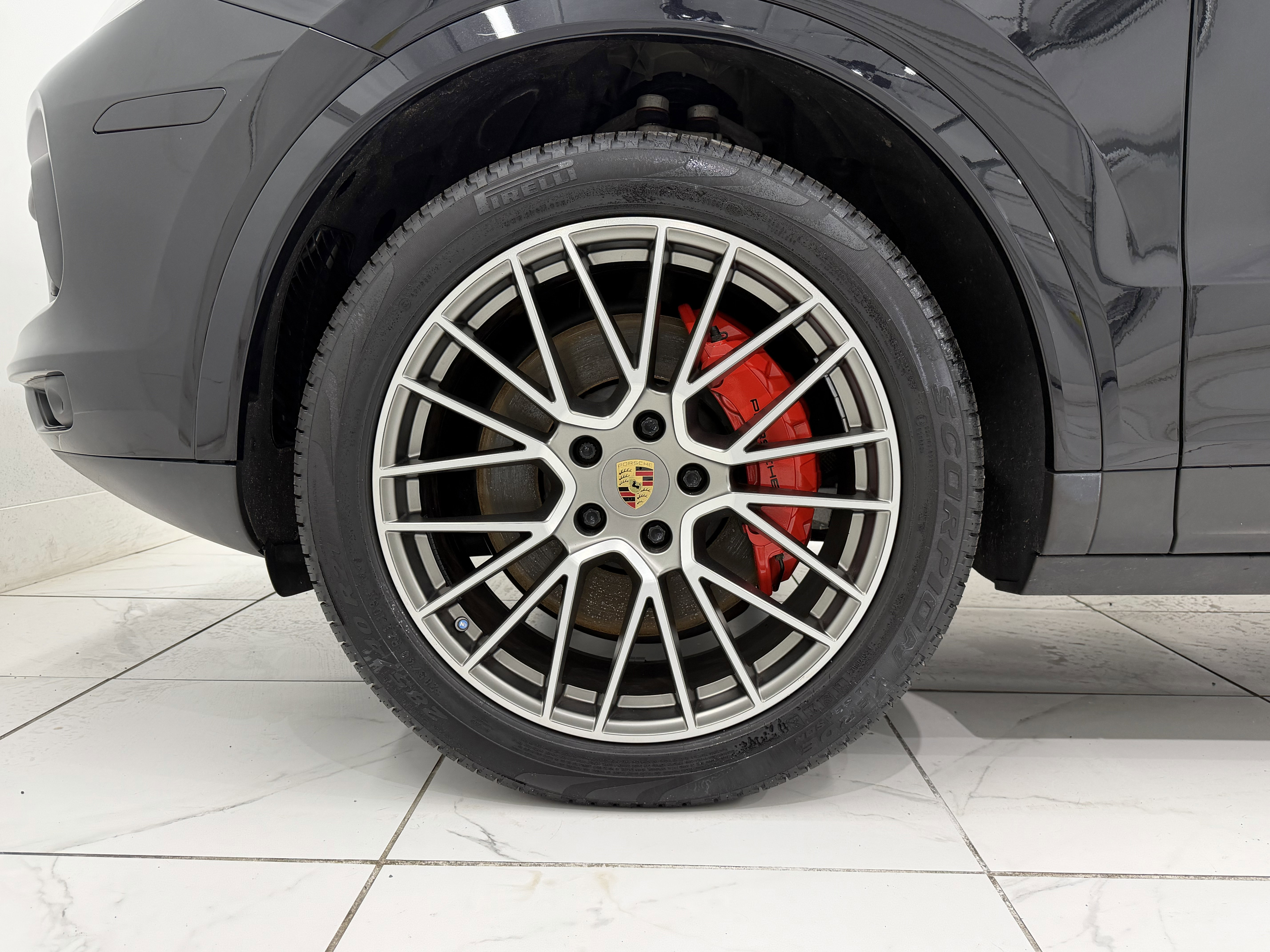 Certified 2022 Porsche Cayenne Platinum Edition image 16
