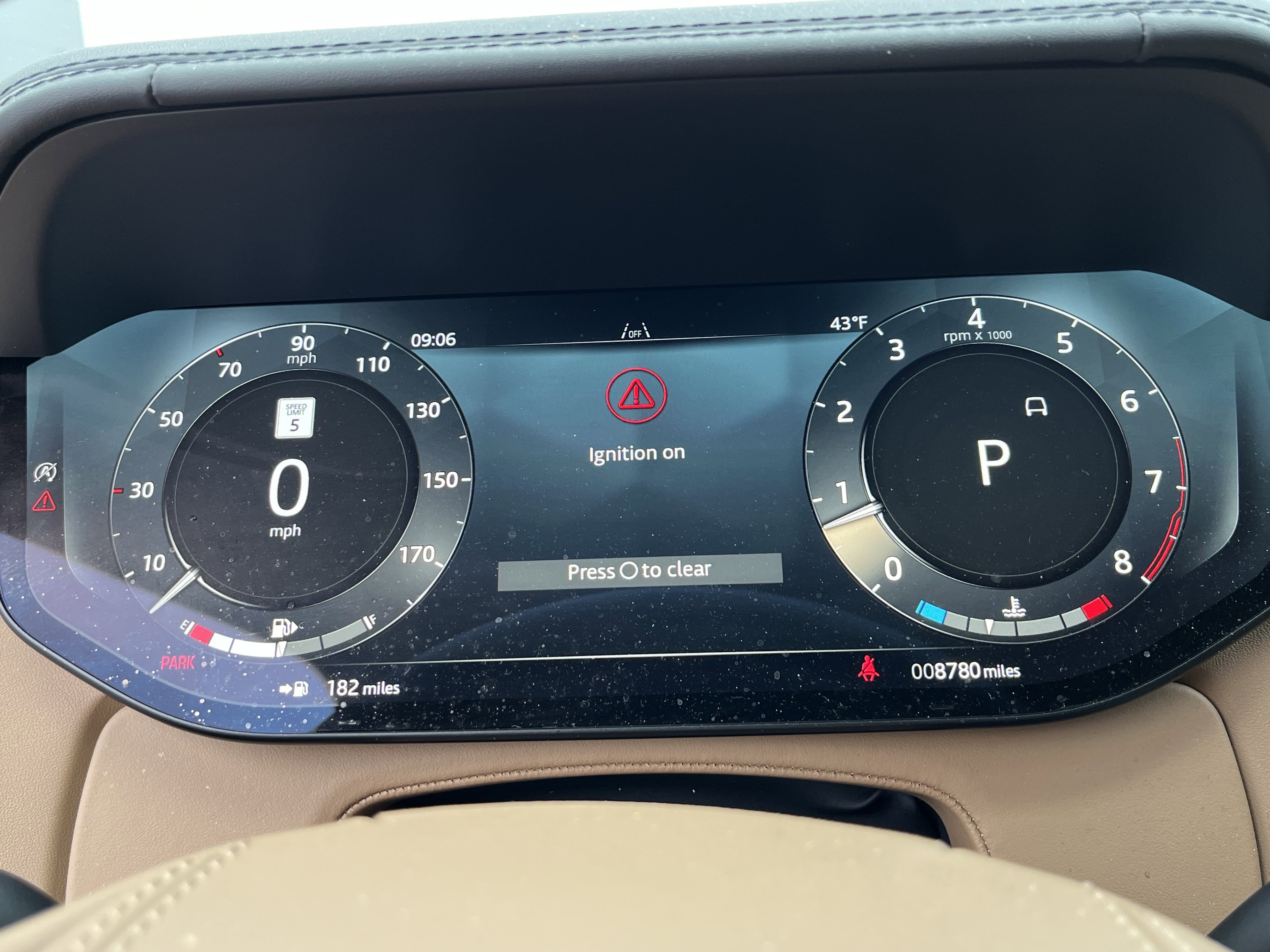 Certified 2025 Land Rover Range Rover SE image 21