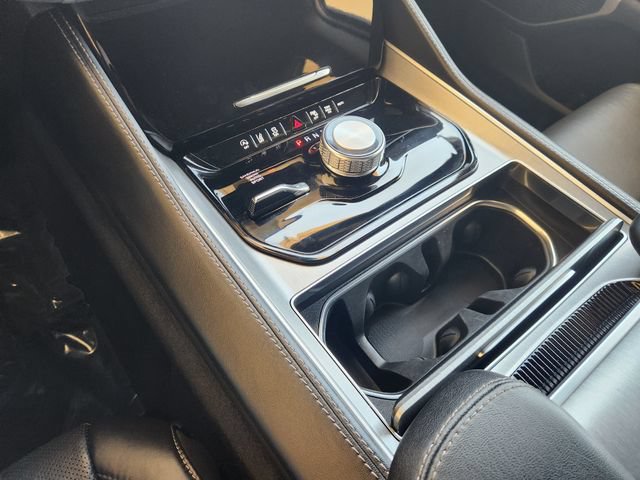 Used 2025 Jeep Wagoneer L Series II AWD/4WD image 22