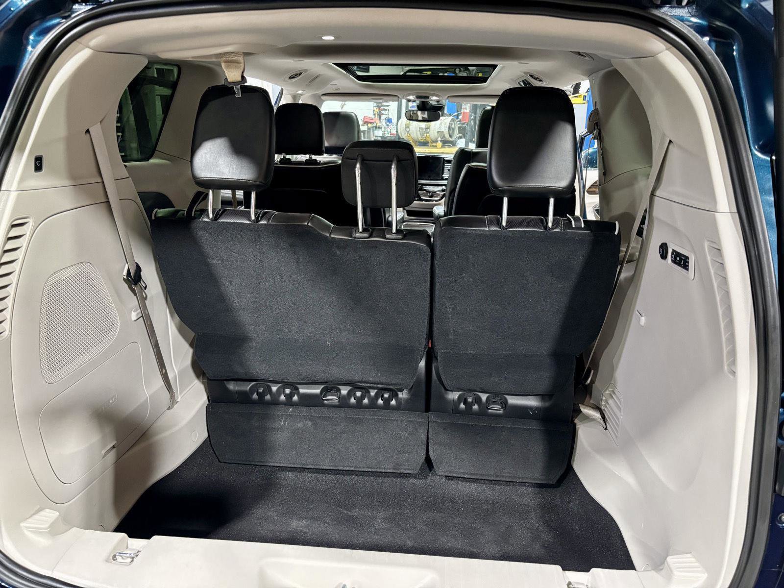 Used 2022 Chrysler Pacifica Limited image 11