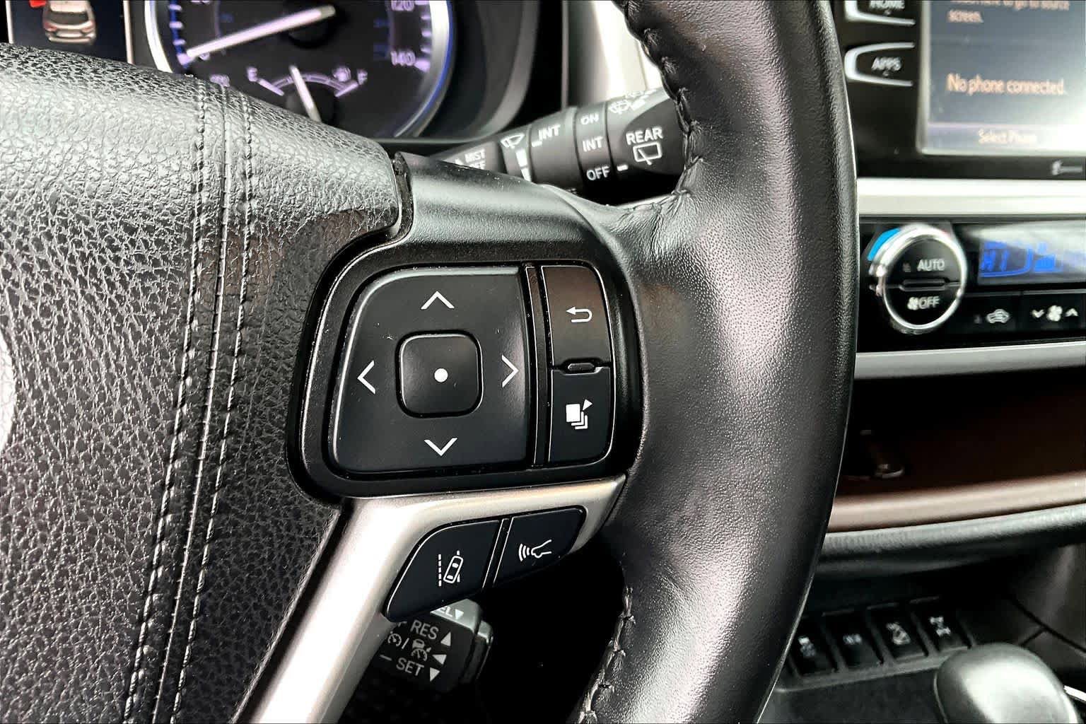 Certified 2019 Toyota Highlander XLE image 24
