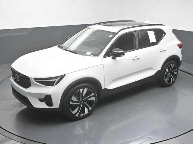 Certified 2025 Volvo XC40 B5 Ultra AWD/4WD image 45