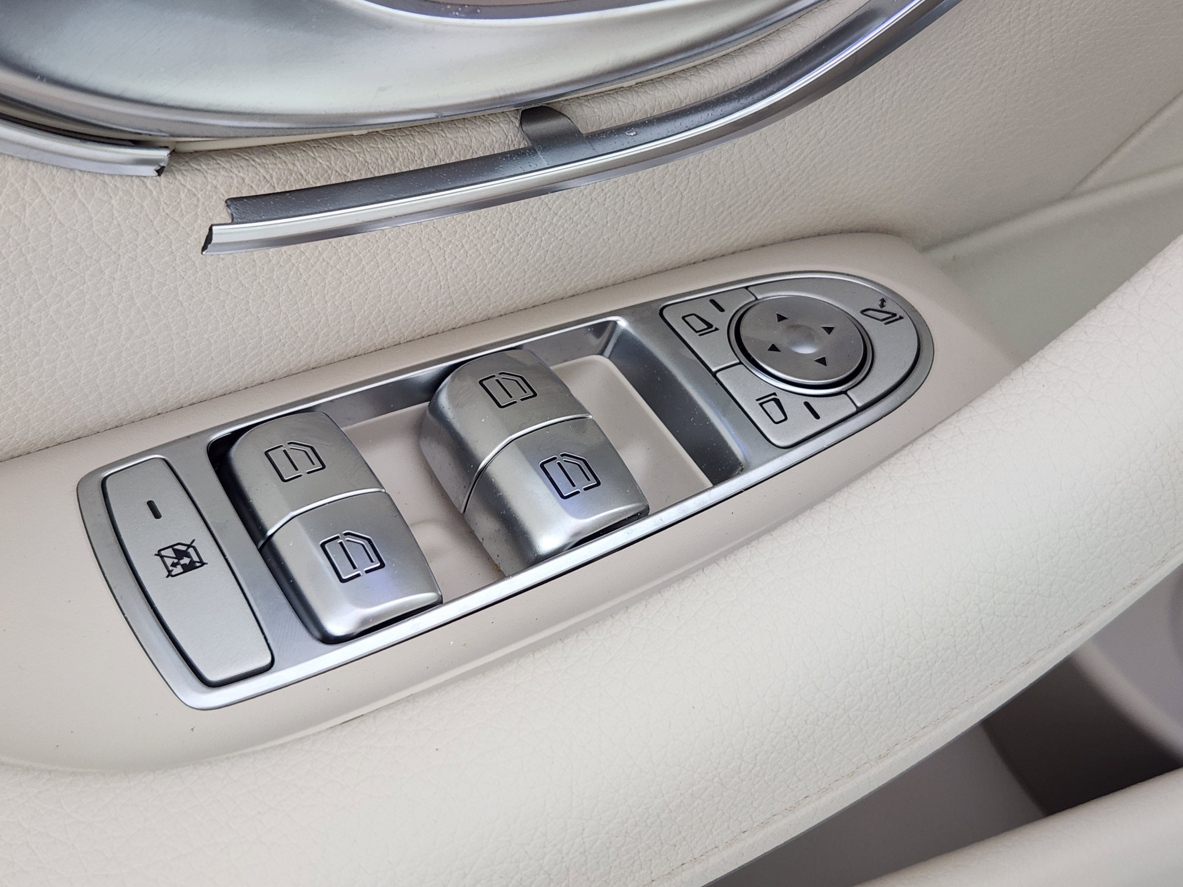 Used 2018 Mercedes-Benz E 300 4MATIC image 17