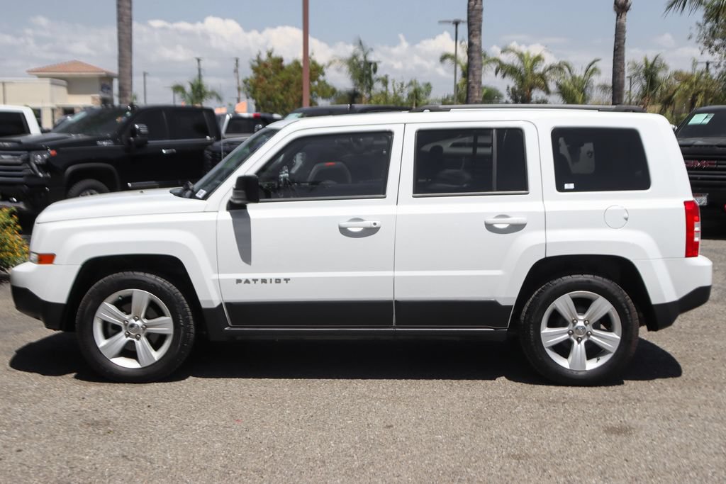 Used 2016 Jeep Patriot Latitude w/ Sun/Sound Group FWD image 5