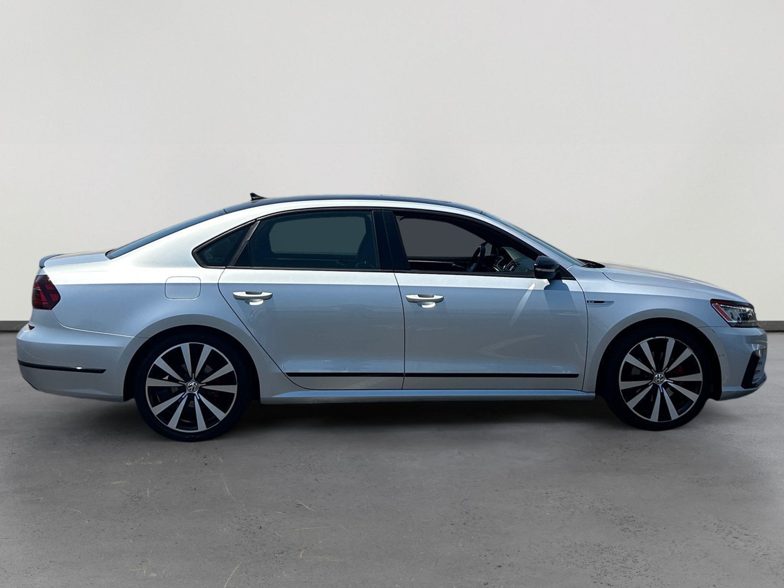 Used 2018 Volkswagen Passat GT FWD image 6