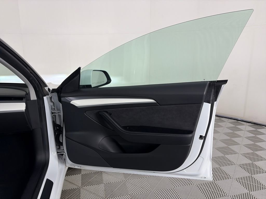 Used 2021 Tesla Model 3 Performance image 27