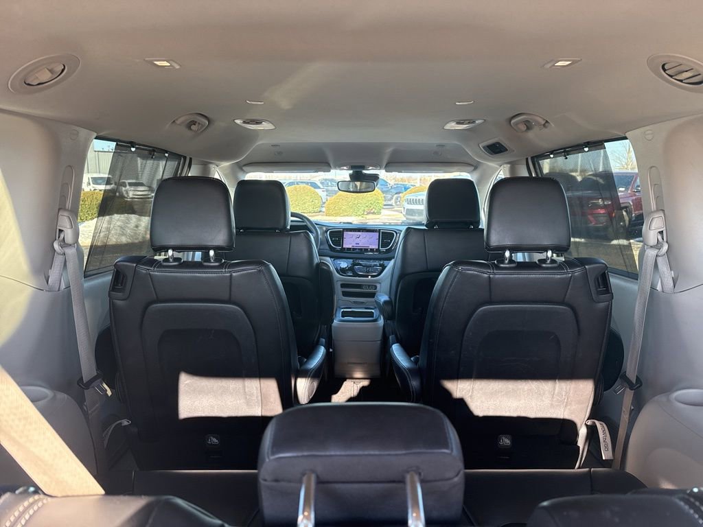 Used 2023 Chrysler Pacifica Touring-L FWD image 30