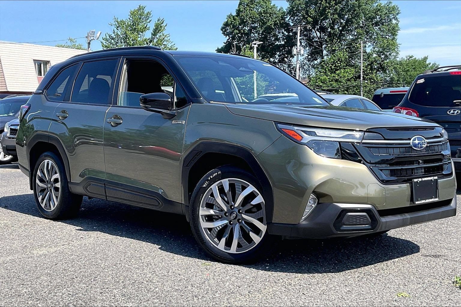 Certified 2025 Subaru Forester Touring w/ Touring Package AWD/4WD image 2