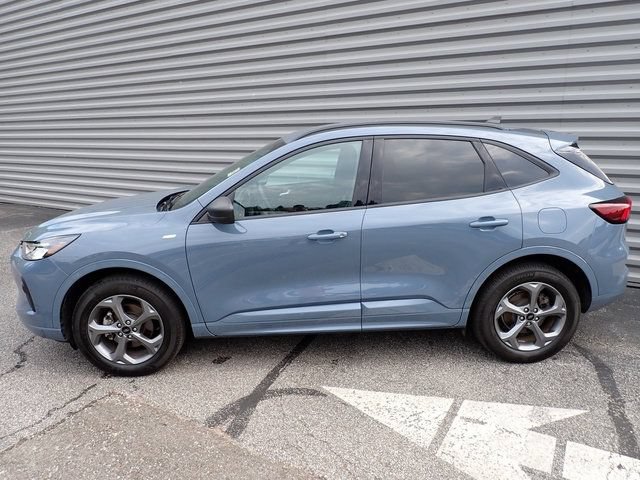 Used 2024 Ford Escape ST-Line w/ Tech Pack #1 AWD/4WD image 2