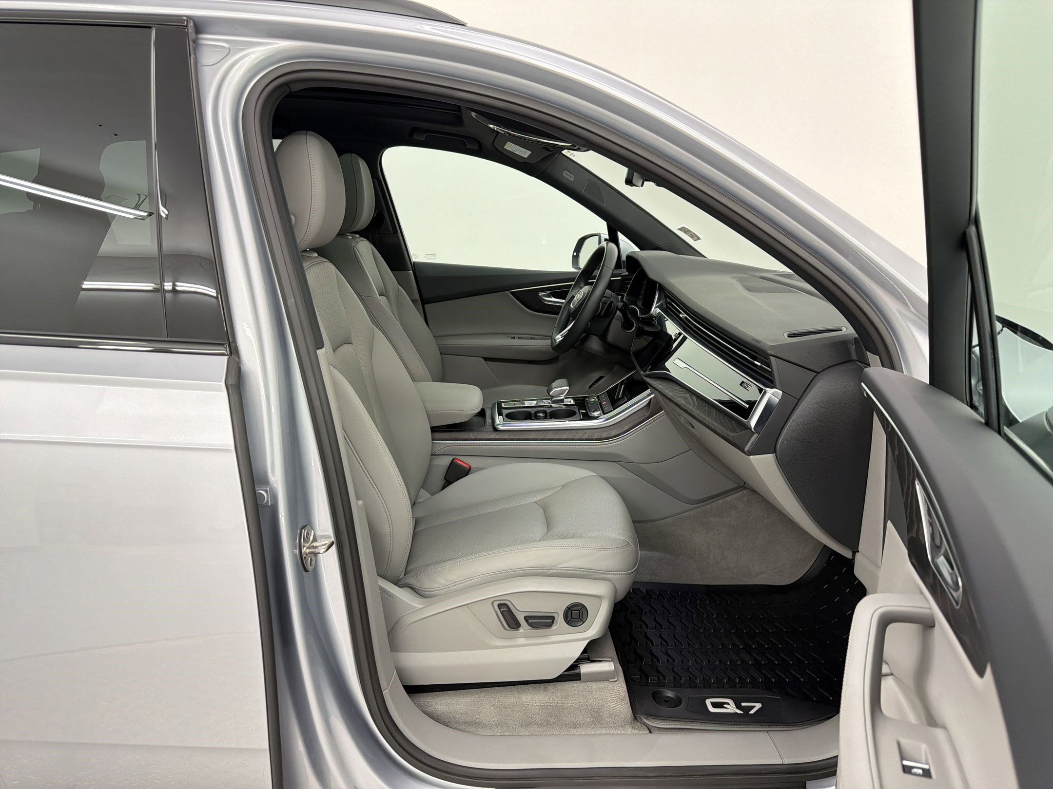 Used 2021 Audi Q7 3.0T Premium Plus AWD/4WD image 29