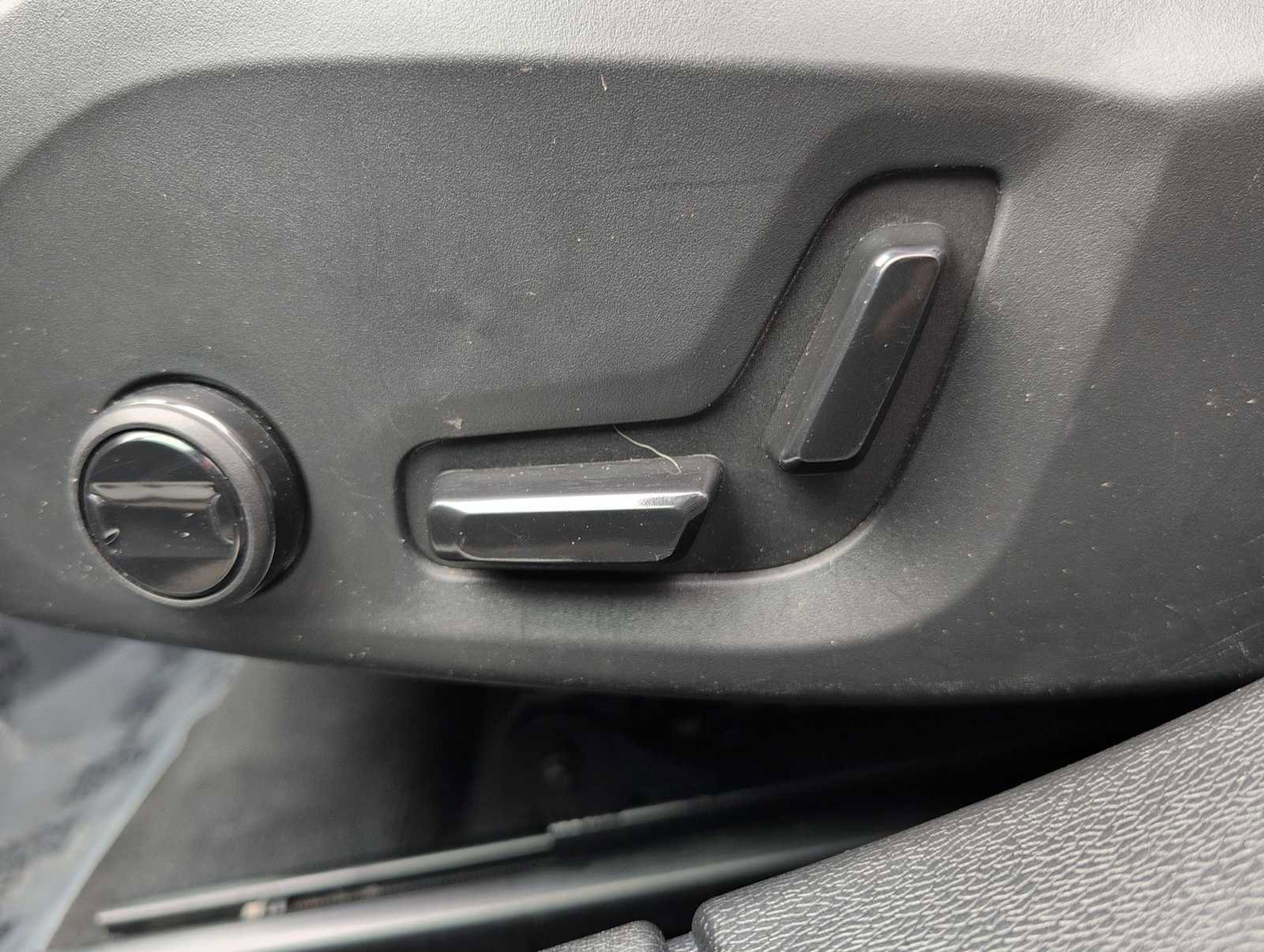 Used 2024 Volvo S60 B5 Core image 17