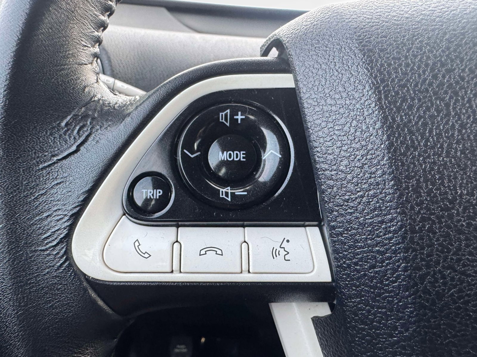 Used 2017 Toyota Prius Prime Premium image 32