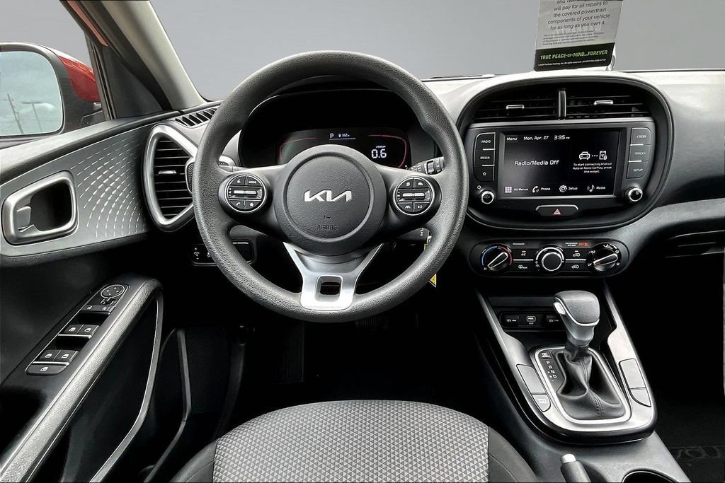 Used 2025 Kia Soul LX w/ LX Technology Package FWD image 9