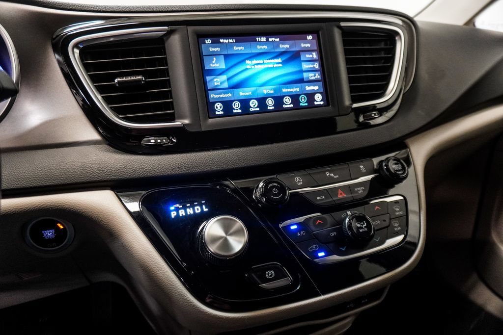 Used 2020 Chrysler Pacifica Touring-L FWD image 21