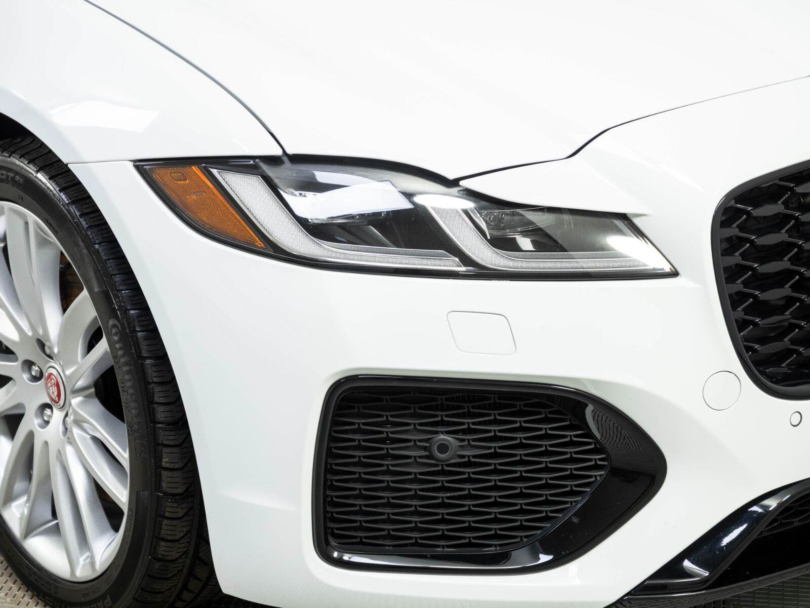 Used 2022 Jaguar XF R-Dynamic SE AWD/4WD image 36