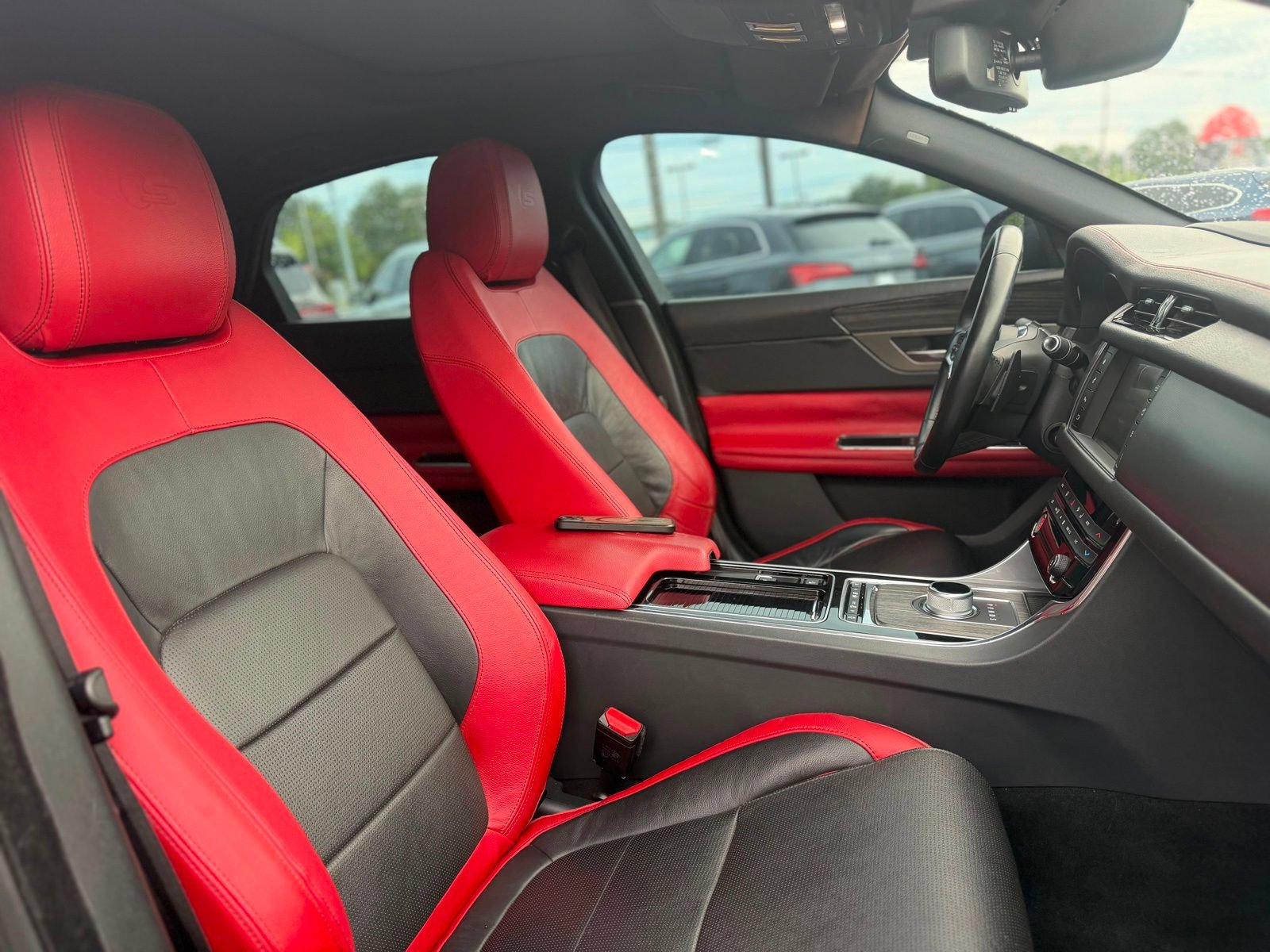 Used 2016 Jaguar XF S RWD image 26