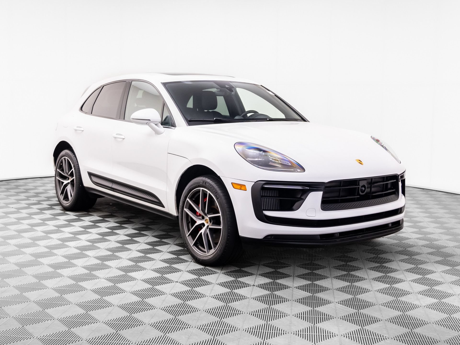 Used 2023 Porsche Macan S AWD/4WD image 7