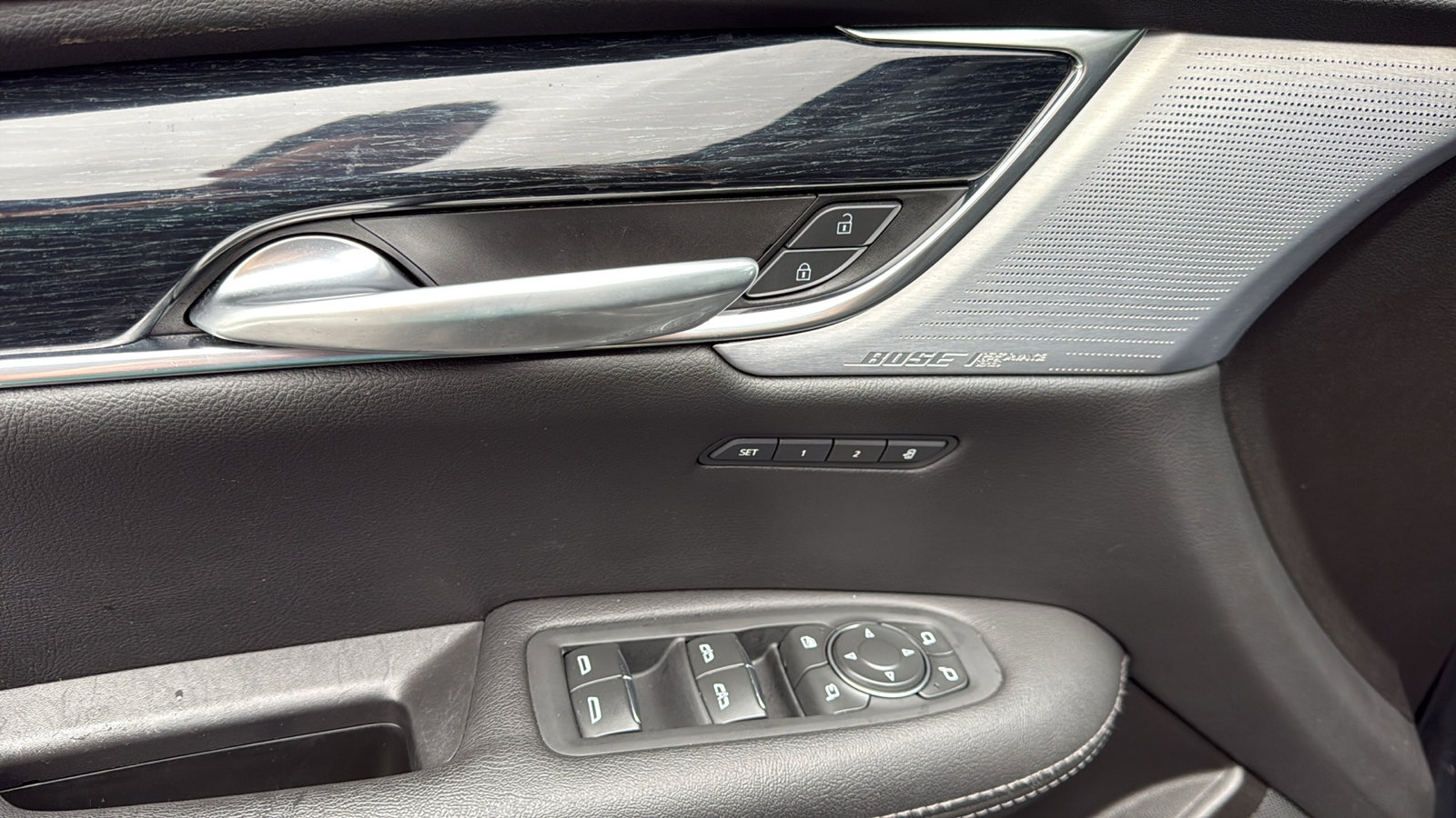 Used 2025 Cadillac XT5 Premium Luxury image 11