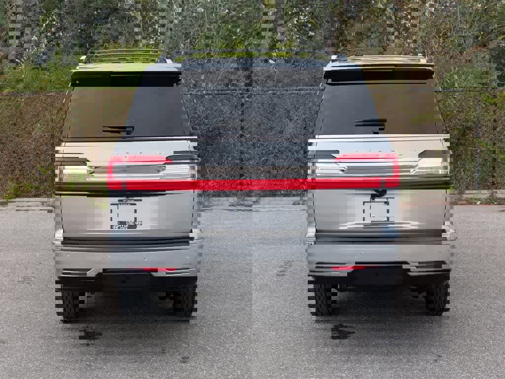 Used 2020 Lincoln Navigator Reserve w/ Luxury Package image 4